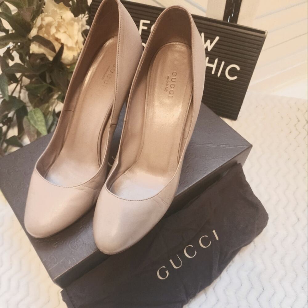 GUCCI BEIGE LEATHER PUMP SIZE 40 WITH BOX & DUSTBAG